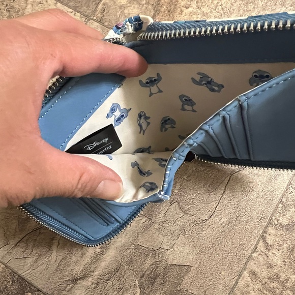 Disney Loungefly Blue and white Lilo & Stitch Wallet - Picture 10 of 10